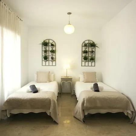 Modern, Comfortable & Bright Apartment
