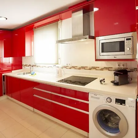 Modern, Comfortable & Bright Apartment *